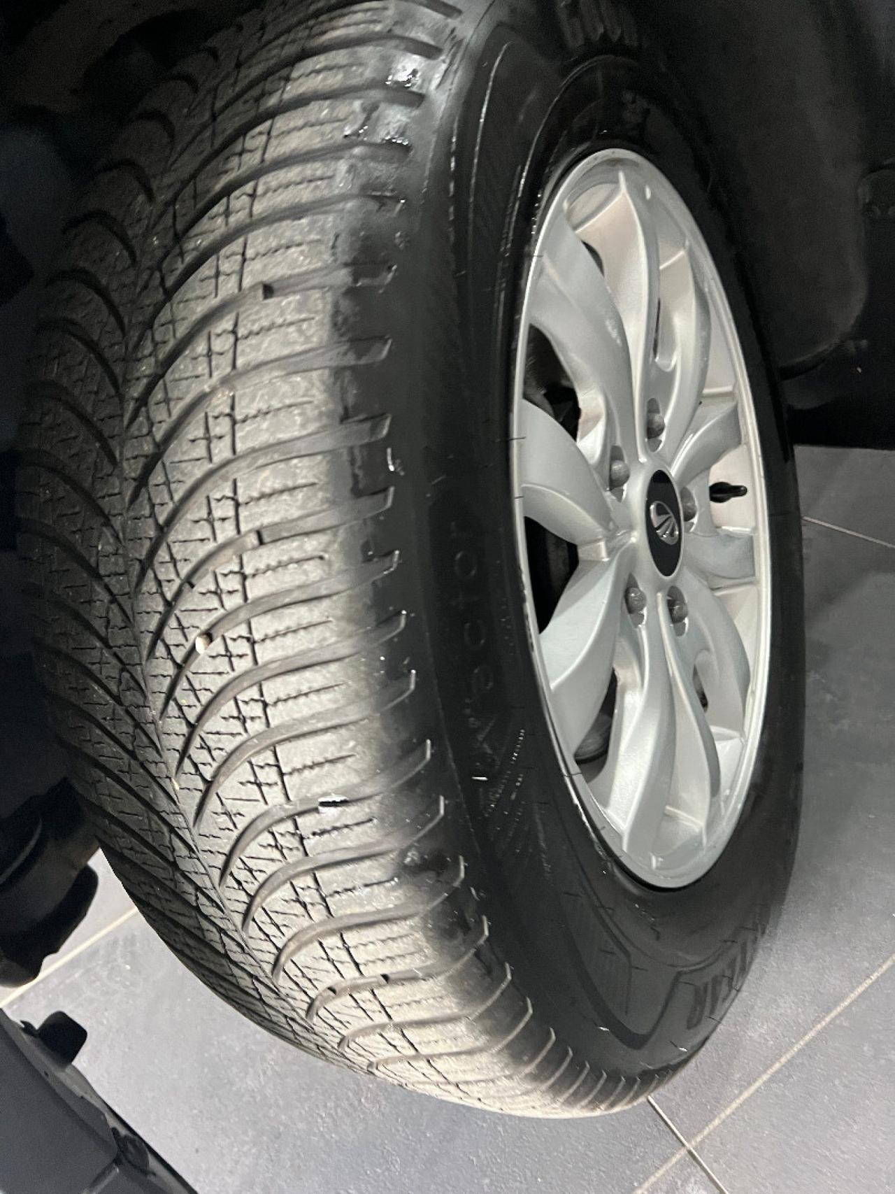Mahindra XUV500 2.2 16V FWD W6. 7 POSTI