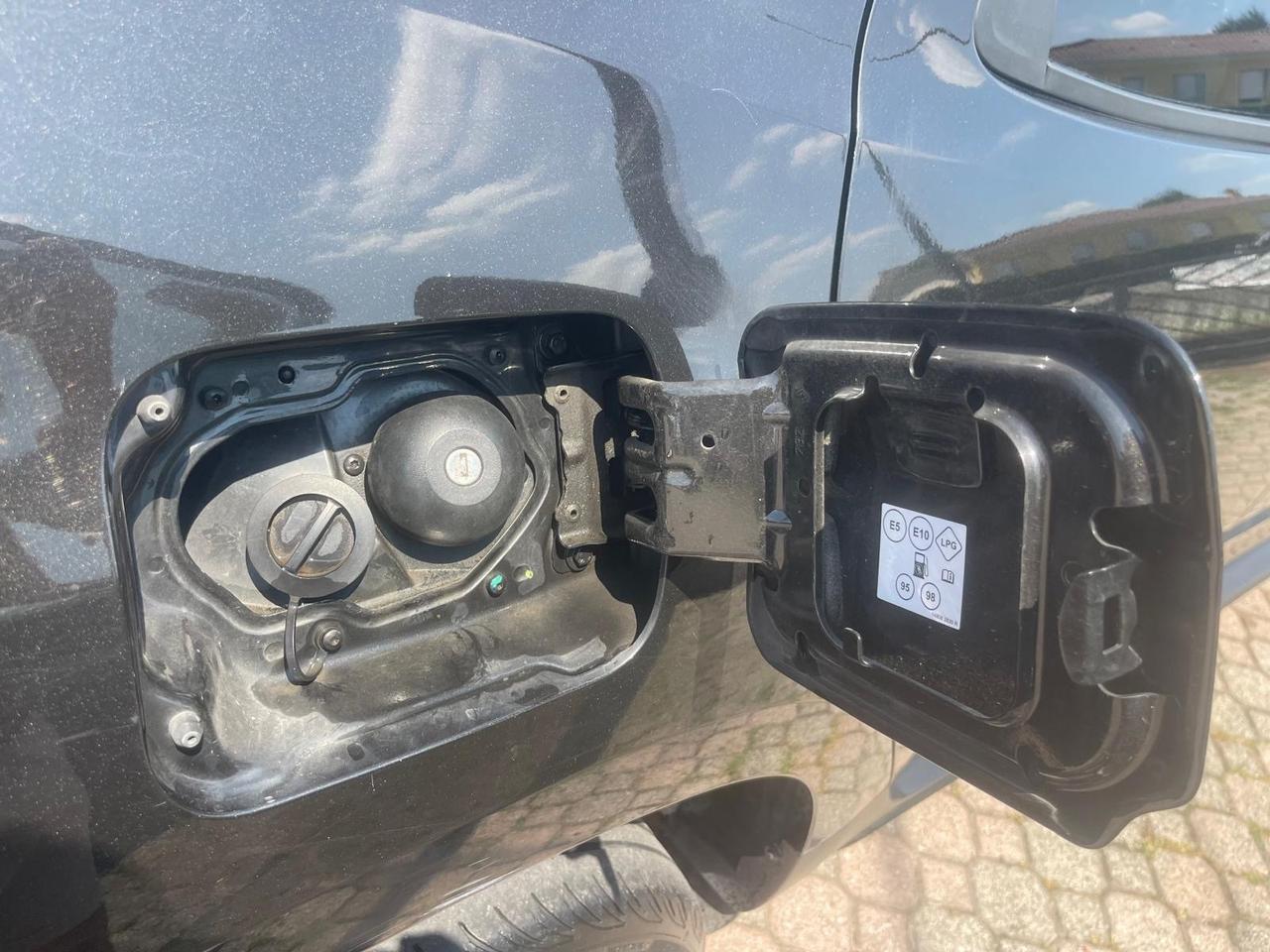 Dacia Duster 1.0 TCe 100 CV ECO-G 4x2 15th Anniversary