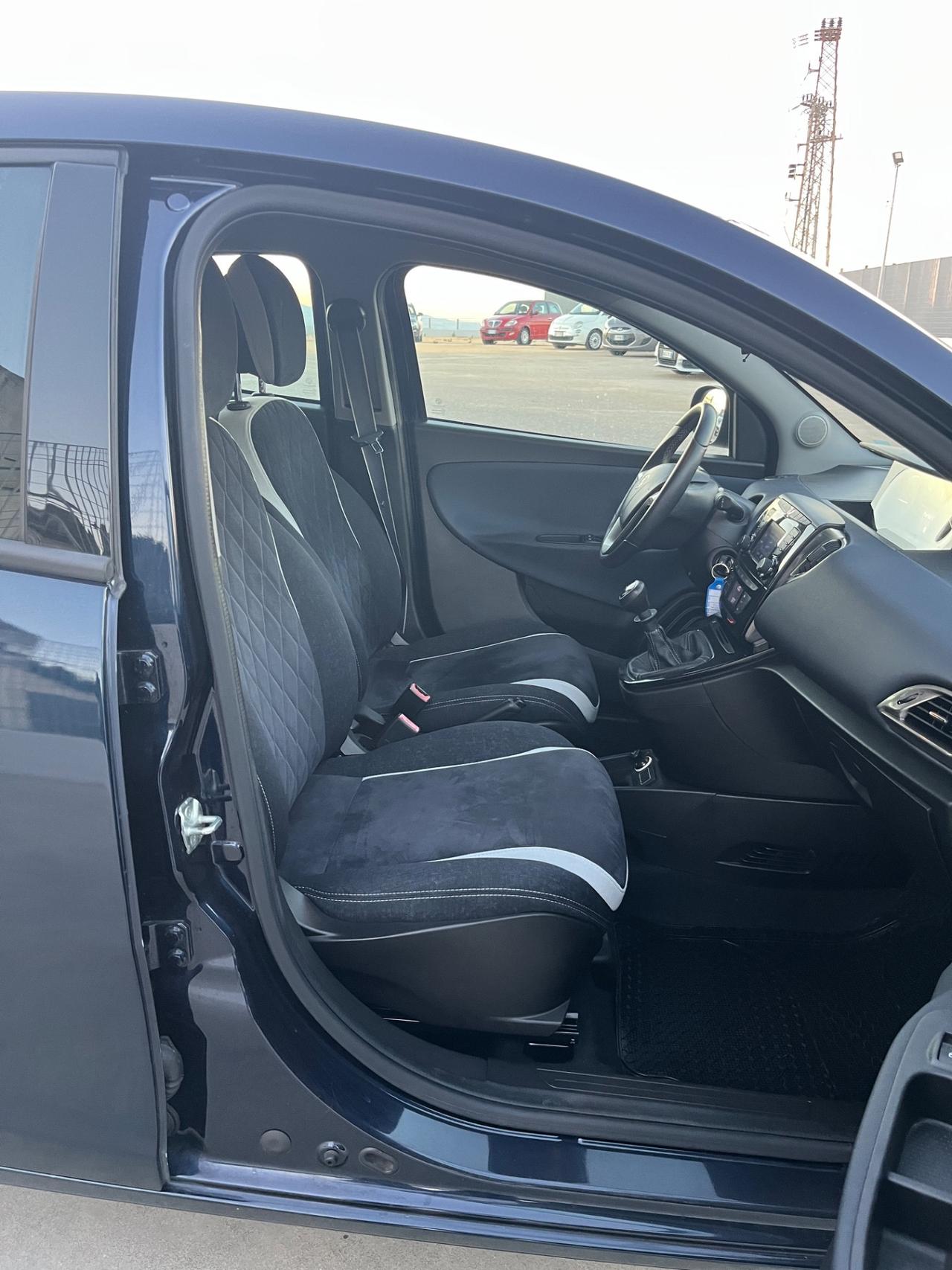 Lancia Ypsilon 1.2 69 CV 5 porte Mya