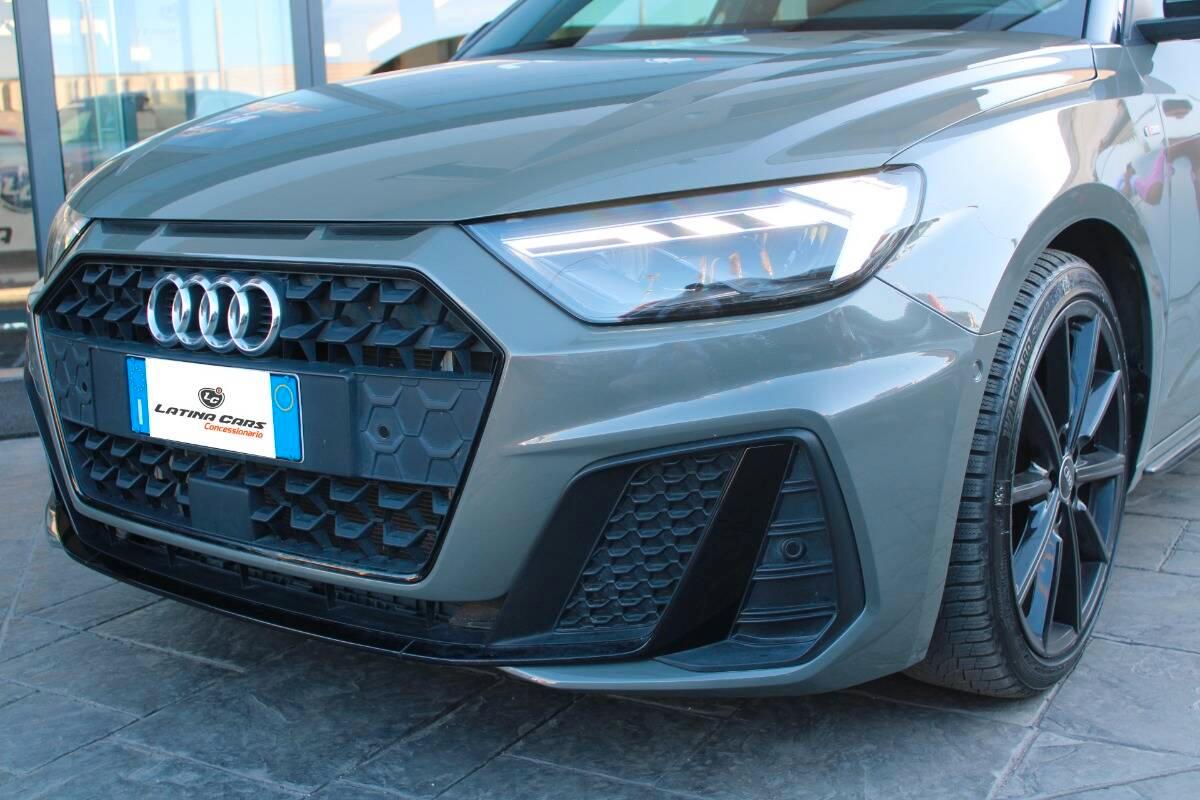 Audi A1 25 1.0 tfsi Identity Black s-tronic con CarPlay