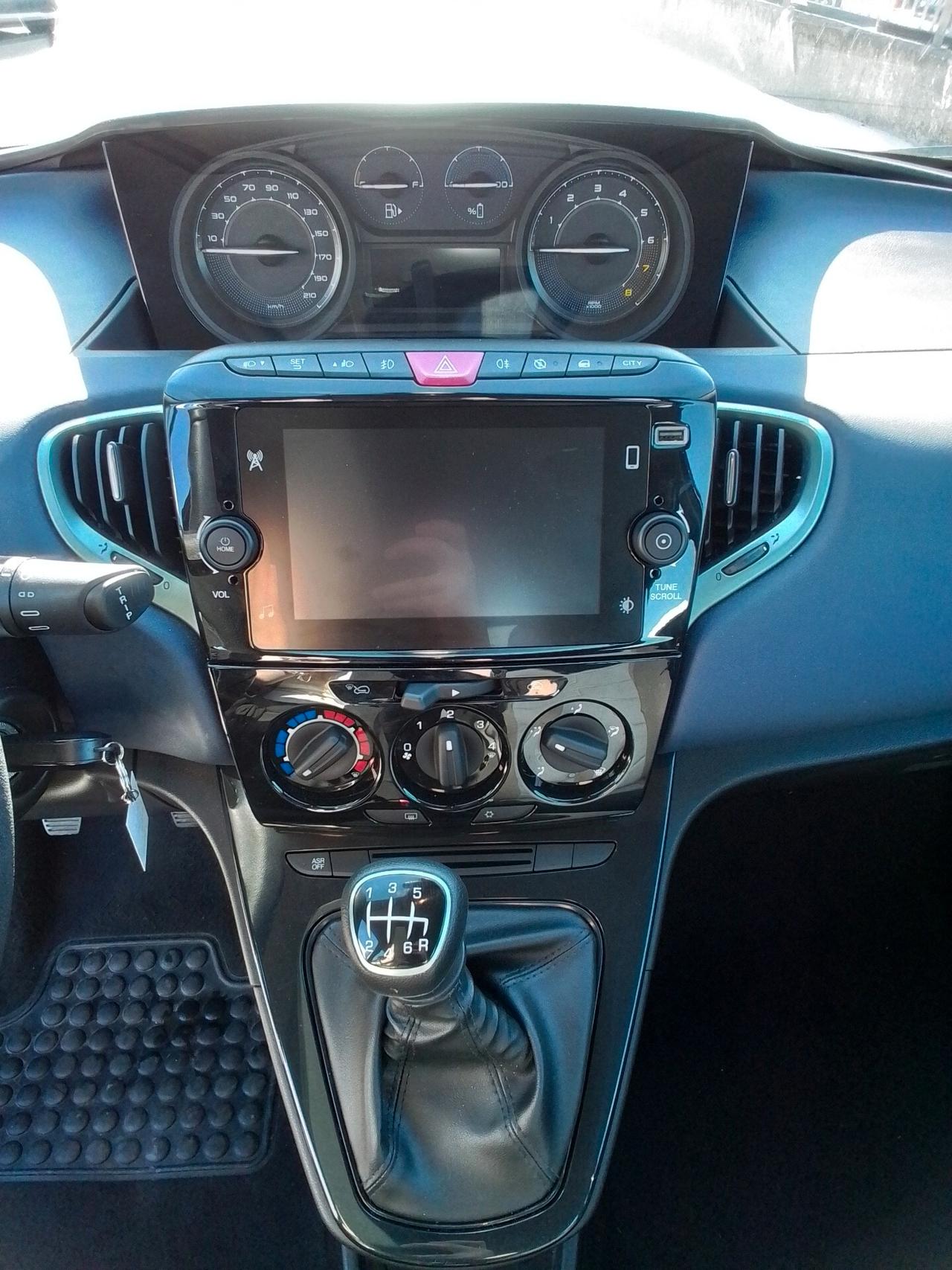 Lancia Ypsilon 1.0 FireFly 5 porte S&S Hybrid Platino