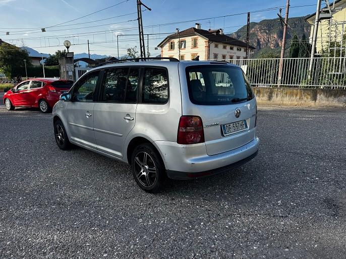 Volkswagen Touran 2.0 TDI DPF DSG Highline