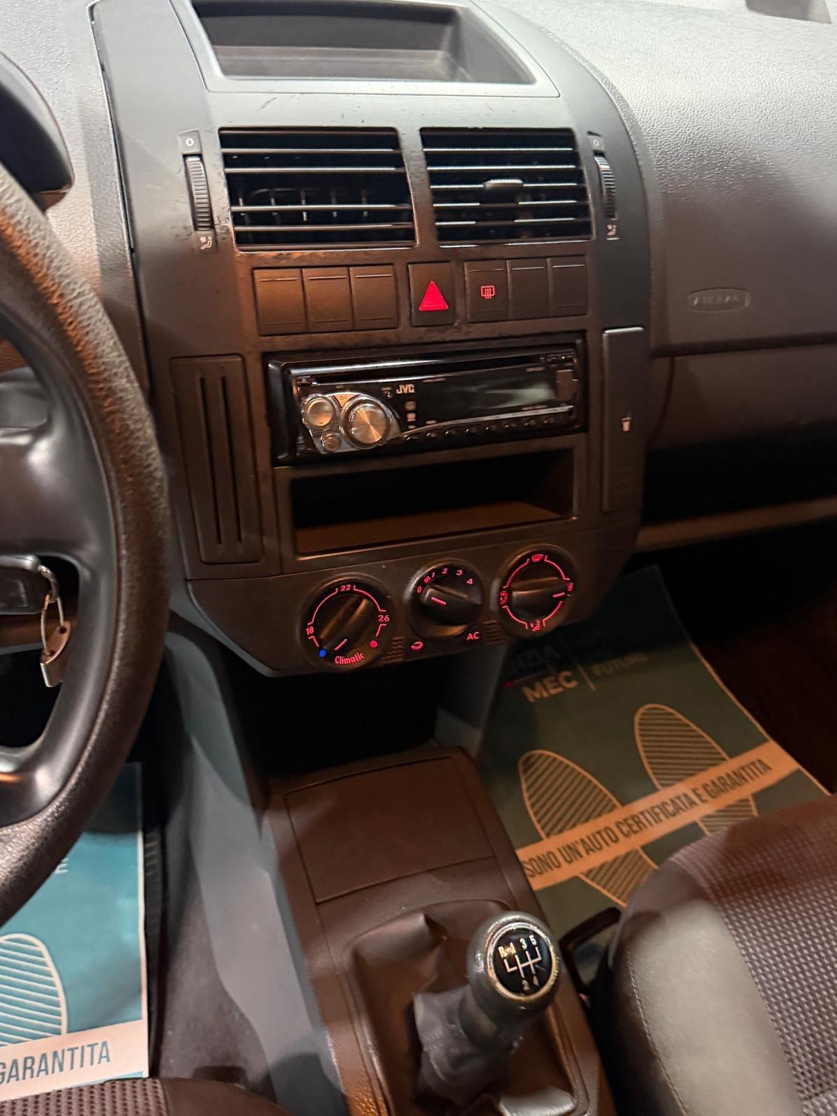 Volkswagen Polo Benzina Neopatentati 5 Posti