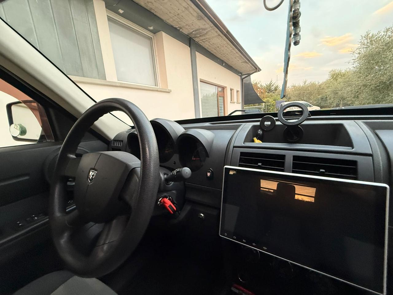Dodge Nitro 2.8 CRD Automatico – Assetto Rialzato – 3 Set Ruote – Gancio Traino