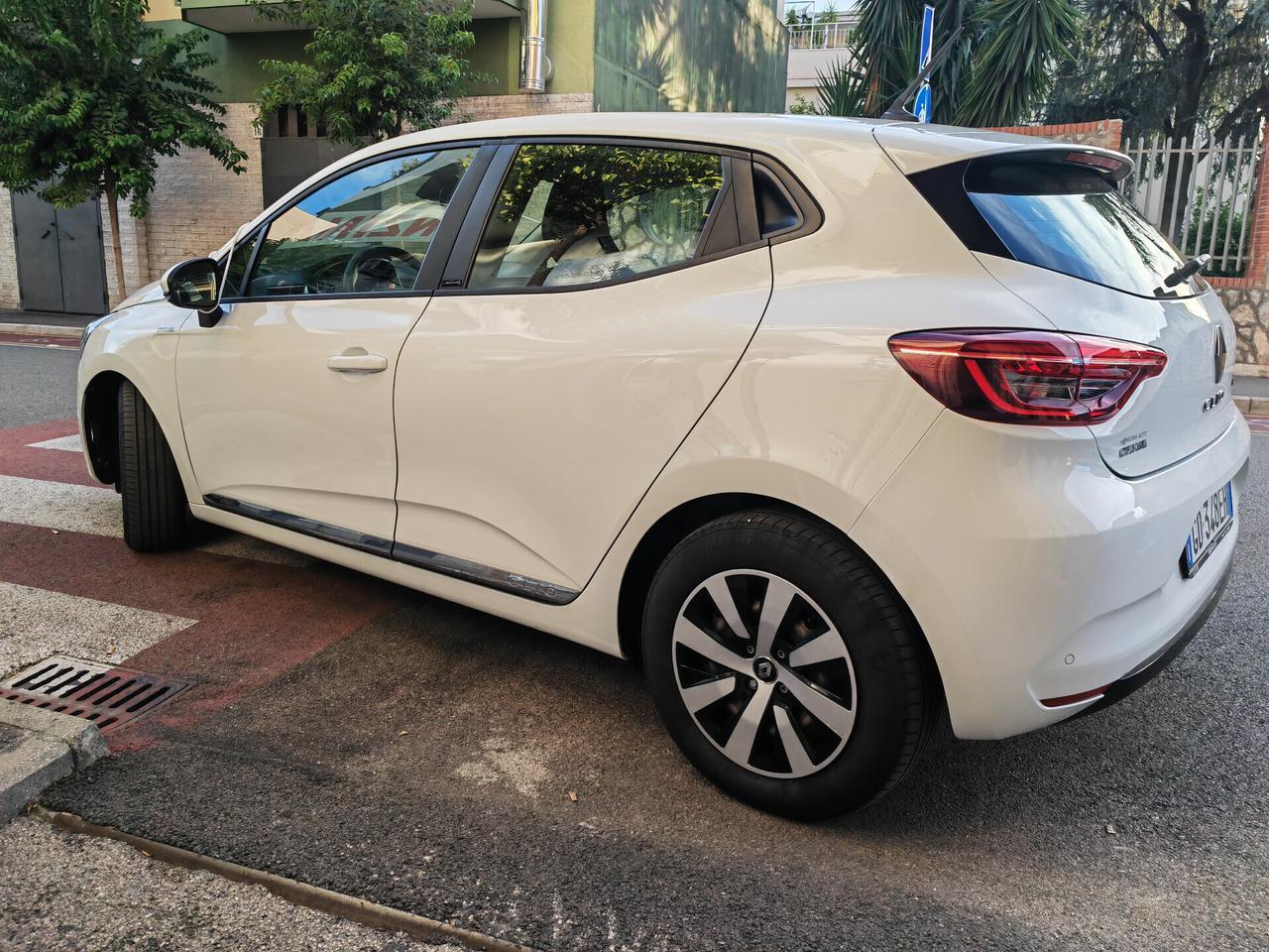 RENAULT CLIO FULL HYBRID E-TECH INITALE PARIS CV140 KW103