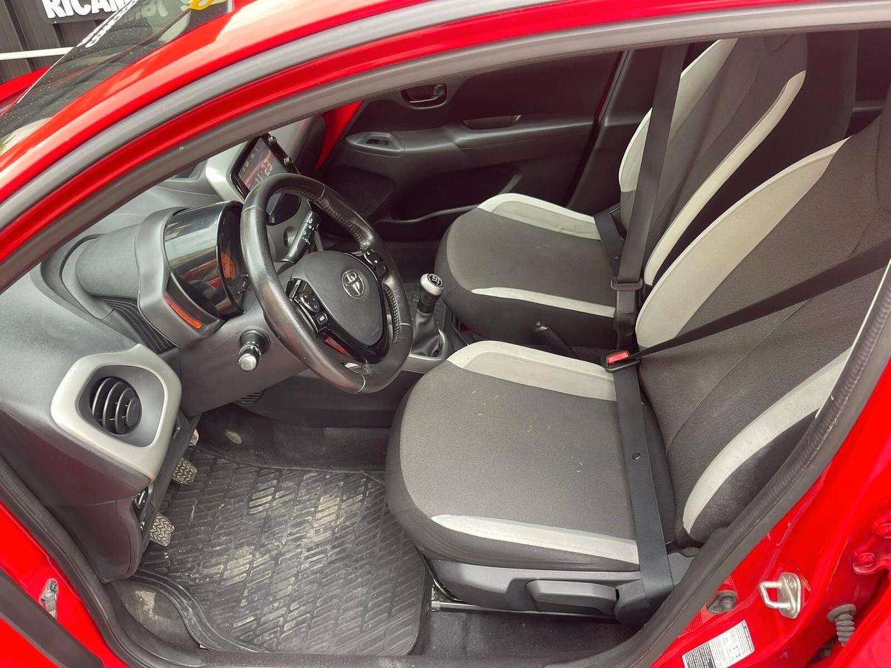 Toyota Aygo 1.0 VVT-i 69 CV 5 porte x-cool