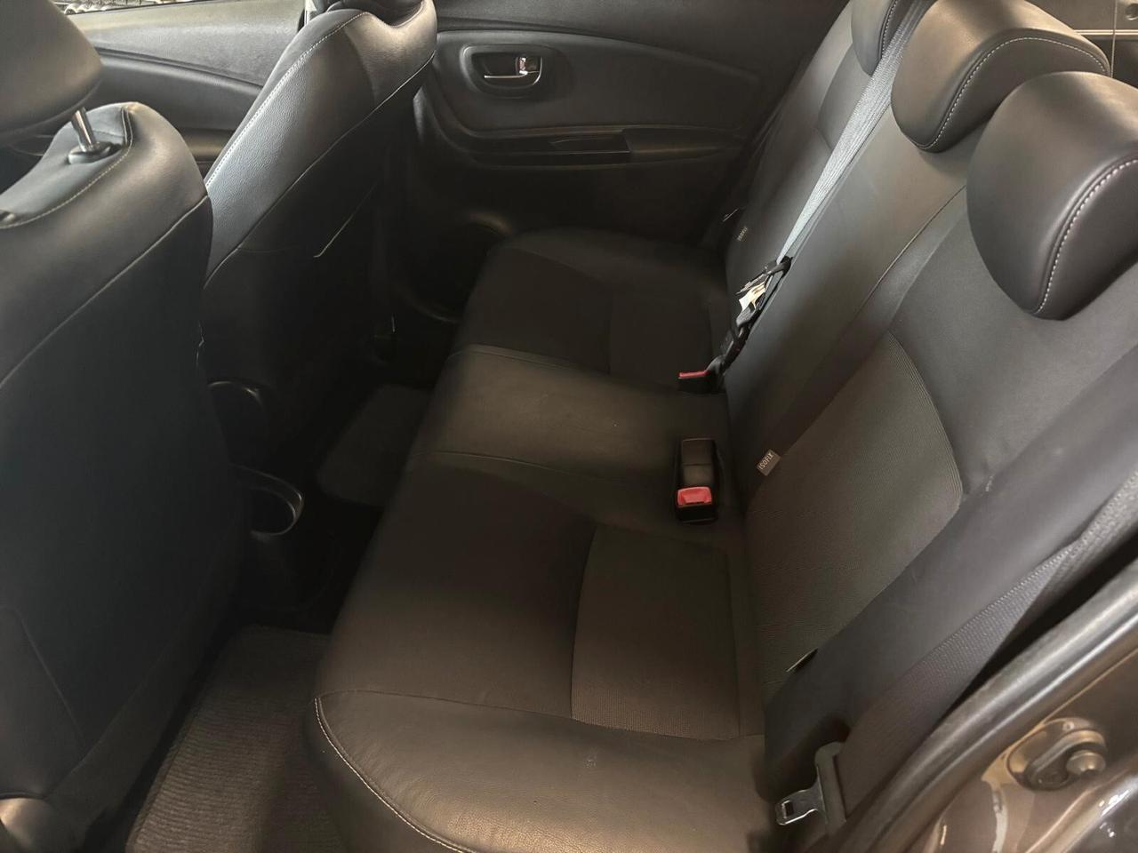 TOYOTA YARIS ANNO 2015 BZ 1.0 ADATTA NEOPATENTATI KM 170 MILA