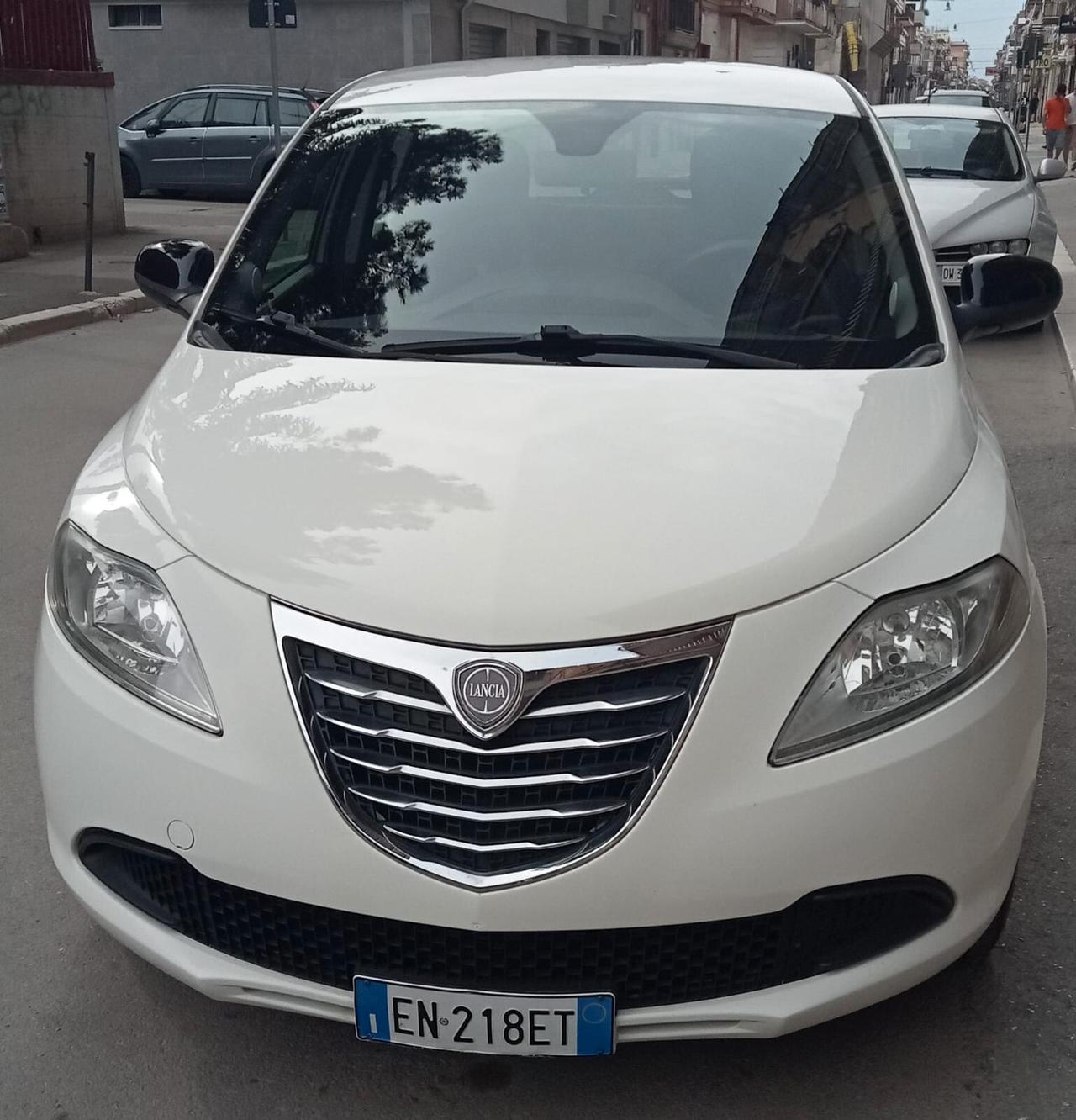 Lancia Ypsilon 1.2 69 CV 5 porte S&S Silver