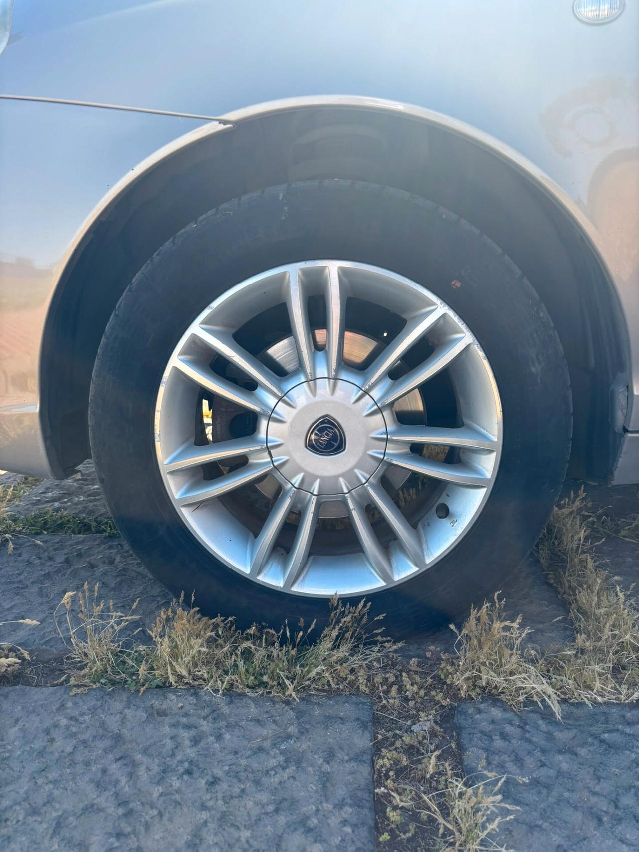 Lancia Ypsilon 1.3 MJT 75 CV Oro