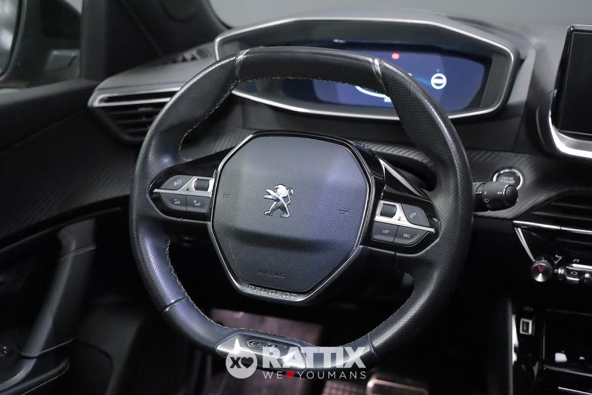 Peugeot e-2008 motore elettrico 100kW GT