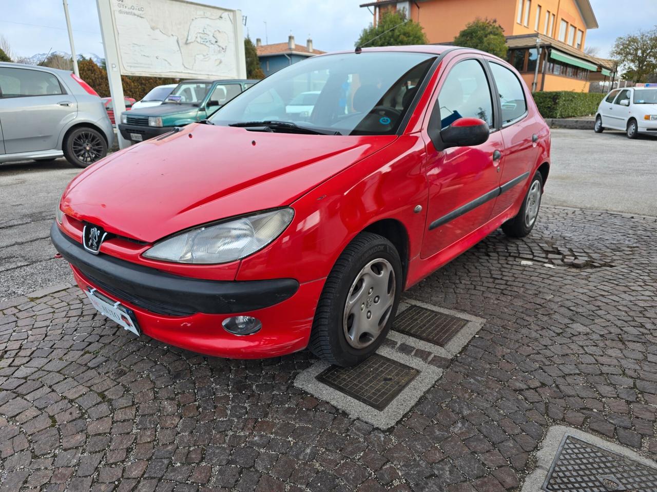 Peugeot 206 1.1 5p. con 210.000km NEOPATENTATI ok