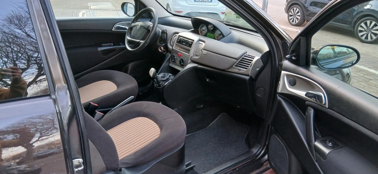 LANCIA YPSILON 1.2 PARI AL NUOVO