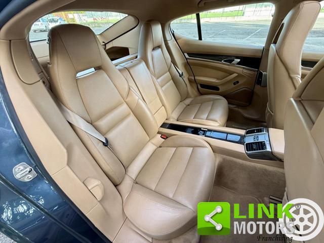 PORSCHE Panamera 4s