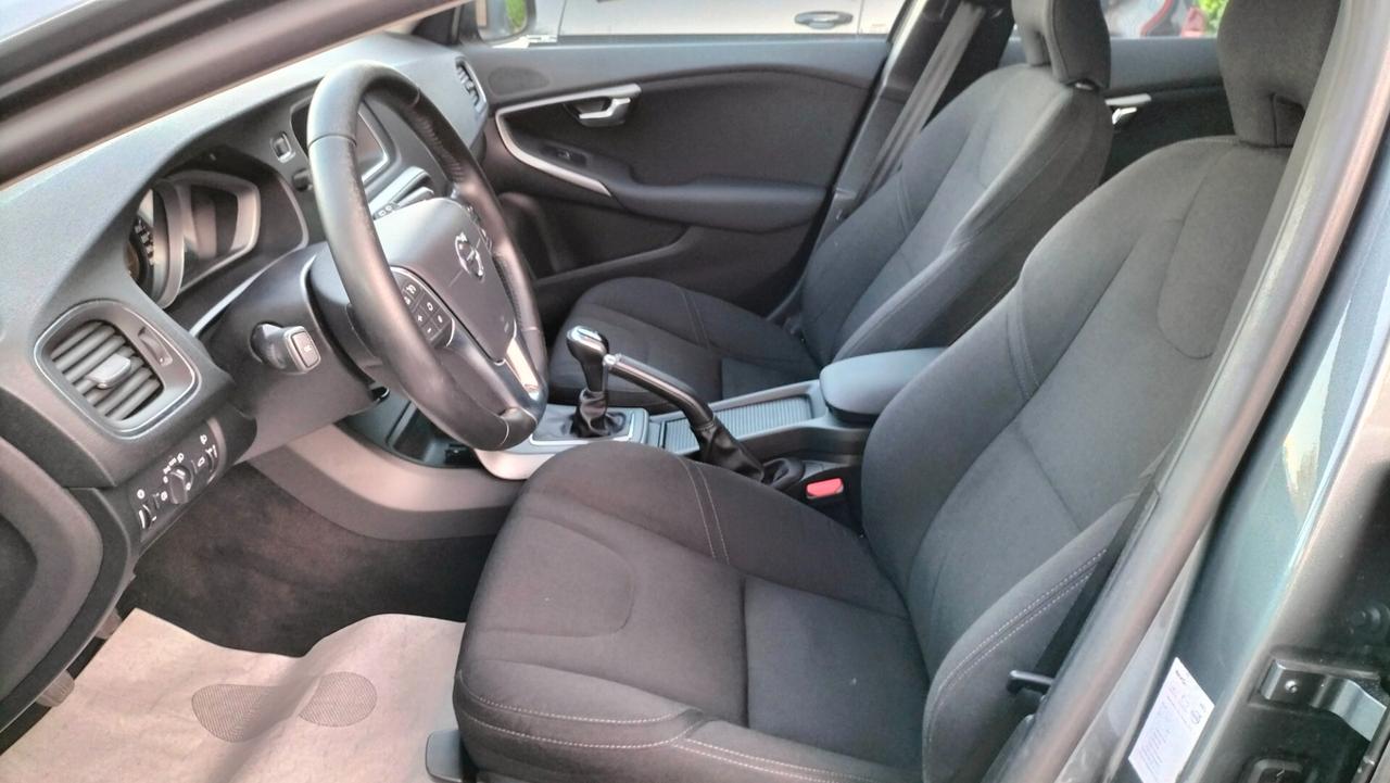 Volvo V40 D2 Momentum **130000KM** PREZZO REALE