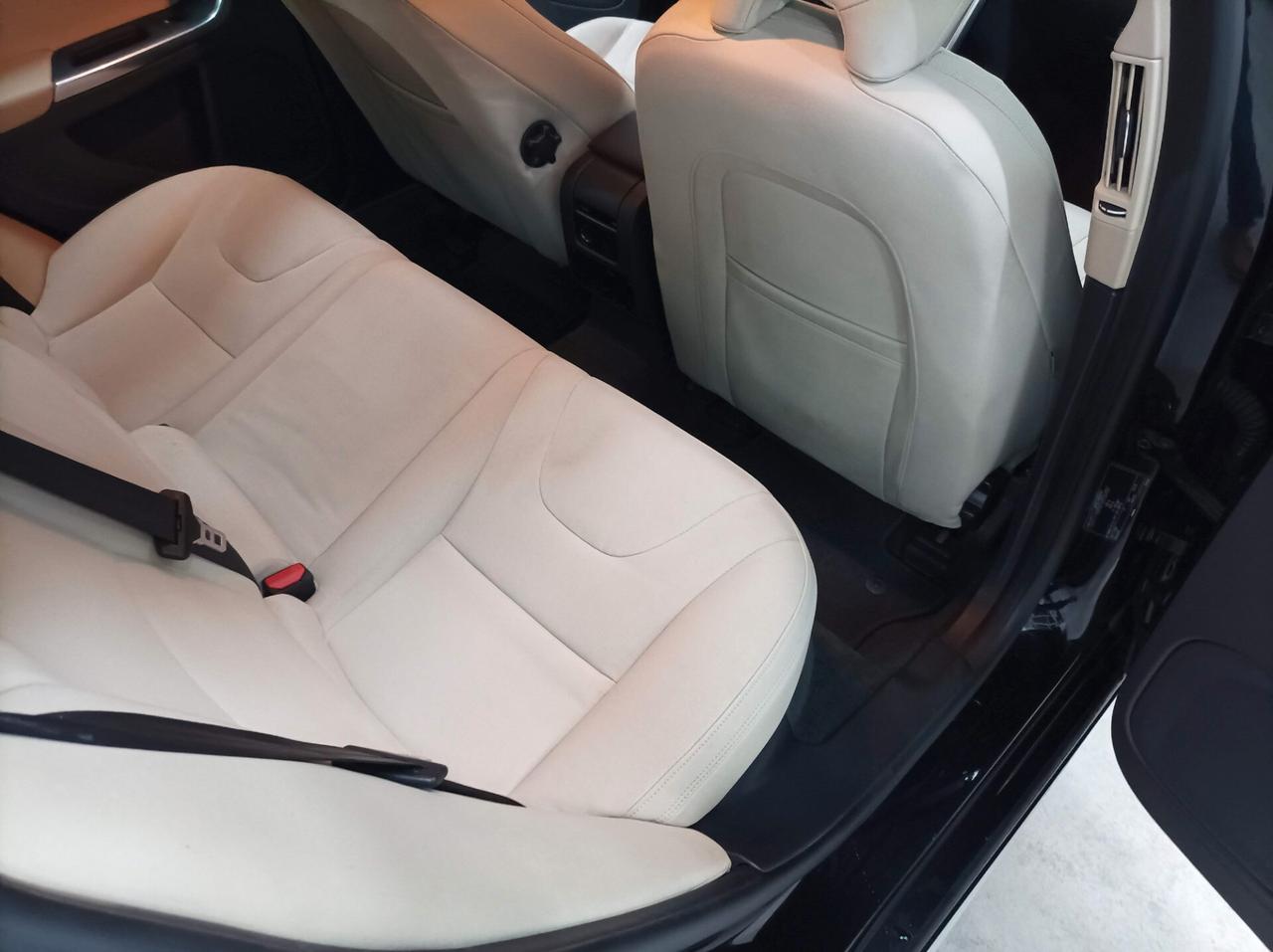 Volvo V60 D5 2.4 205 CV Geartronic Kinetic - 01/2011