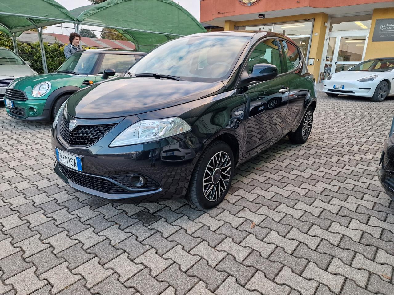 Lancia Ypsilon 1.2 69 CV 5 porte S&S Gold