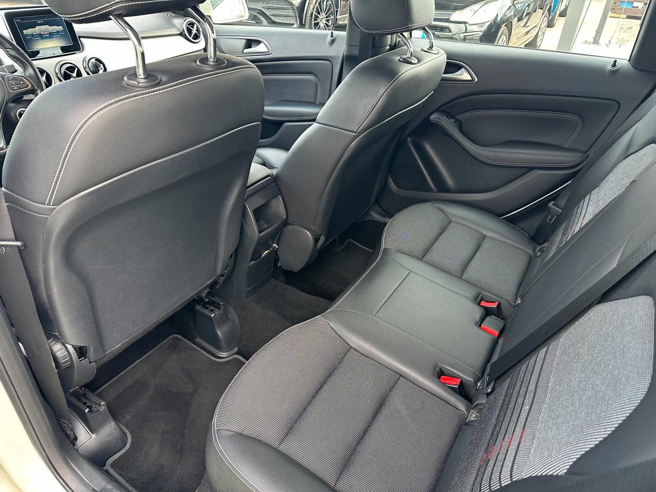 Mercedes-Benz B 180 SPORT*AUT*NAVI*KAMERA*KEY*BLUETOOTH*F1*MULTILED*