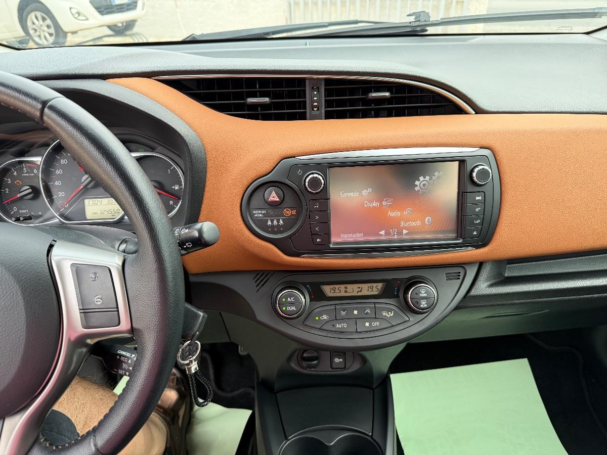 TOYOTA - Yaris - 1.4 D-4D 5p. Lounge MY 16 ; Adatta ai Neopatentati