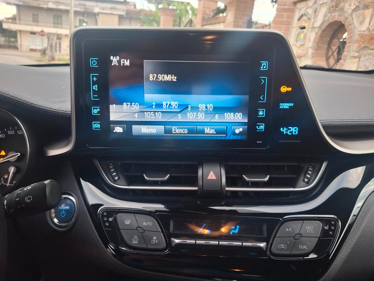 Toyota C-HR 1.8 Hybrid E-CVT Style