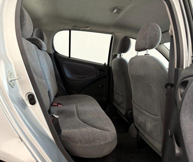 TOYOTA Yaris 1.0i 16V cat 5 porte Sol