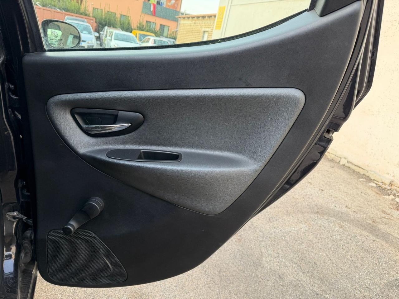 LANCIA Y 1.2 Platinum VENDUTA abbinata con CLASSE B