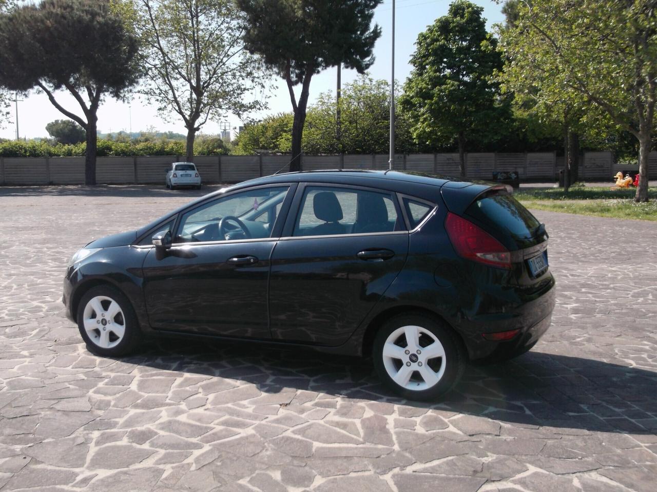 Ford Fiesta 1.2 Benzina Neopatentati 2009