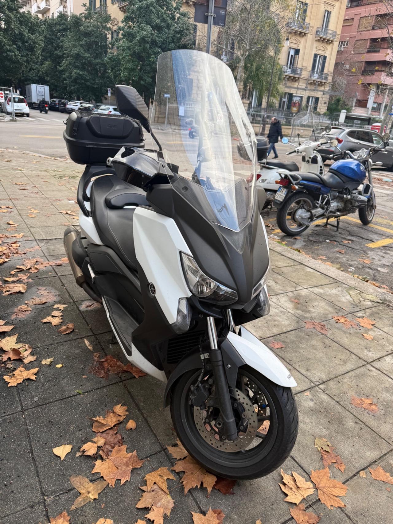 Yamaha X-Max 400 full