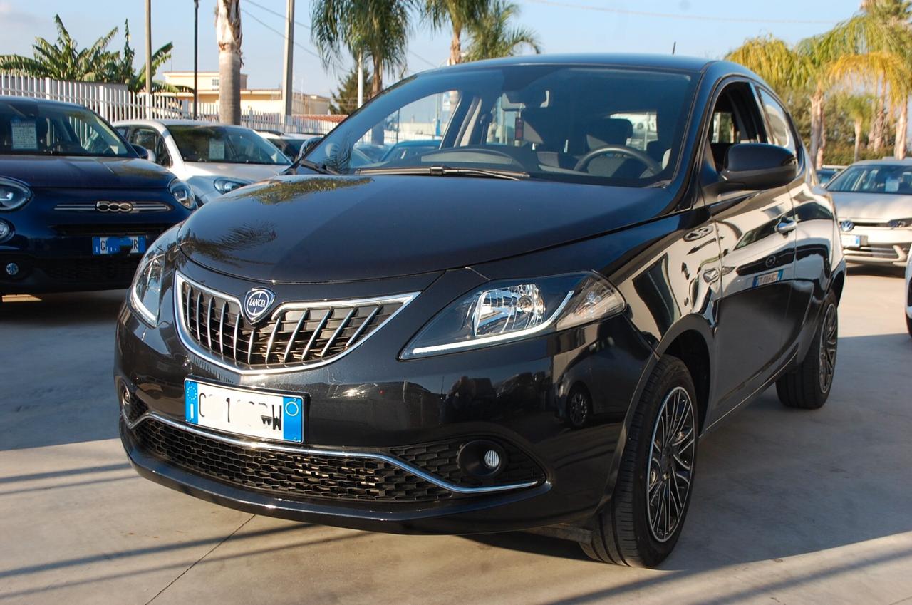Lancia Ypsilon 1.0 firefly hybrid 70CV Gold Plus S&S Uff Italy