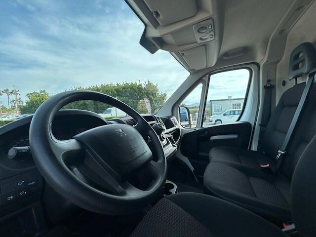 Peugeot Boxer 330 L1H2 2.2 BLUEHDI 120CV SeS