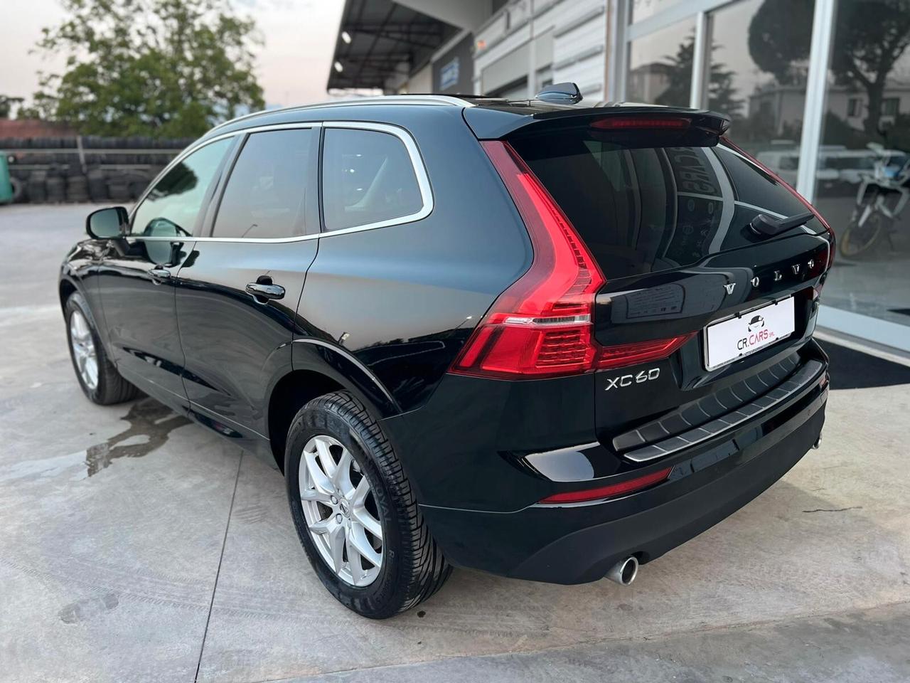 Volvo XC 60 XC60 B4 (d) AWD Geartronic Momentum Tetto apribile