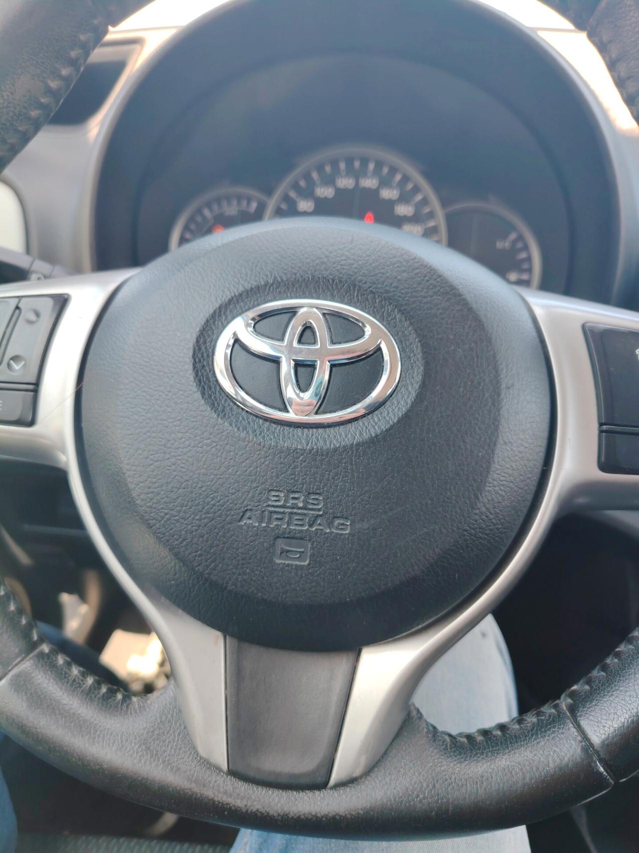 Toyota Yaris 1.5 Hybrid 5 porte Lounge Più - NEOPATENTATO