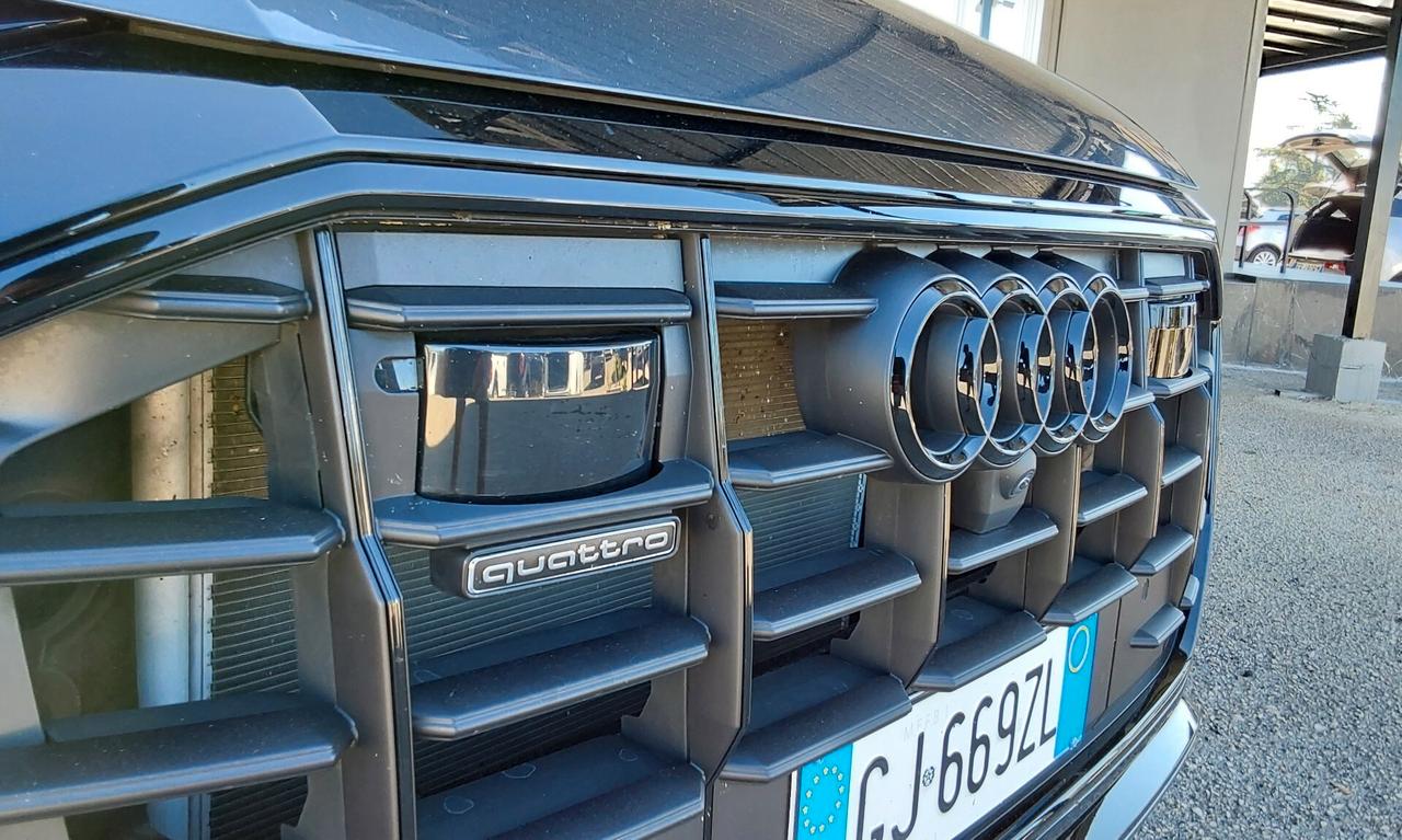 Audi Q8 55 TFSI e quattro tiptronic Sport