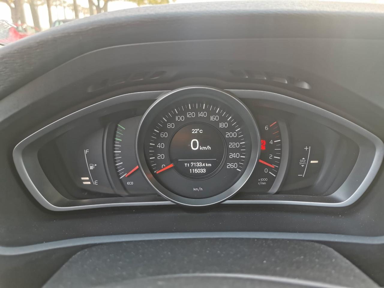 Volvo V40 Cross Country D2 Summum - 2016