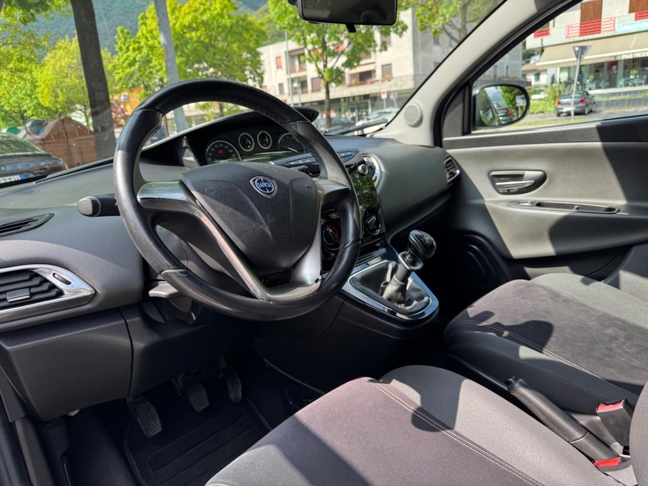 Lancia Ypsilon 1.2 69 CV 5 porte S&S Platinum