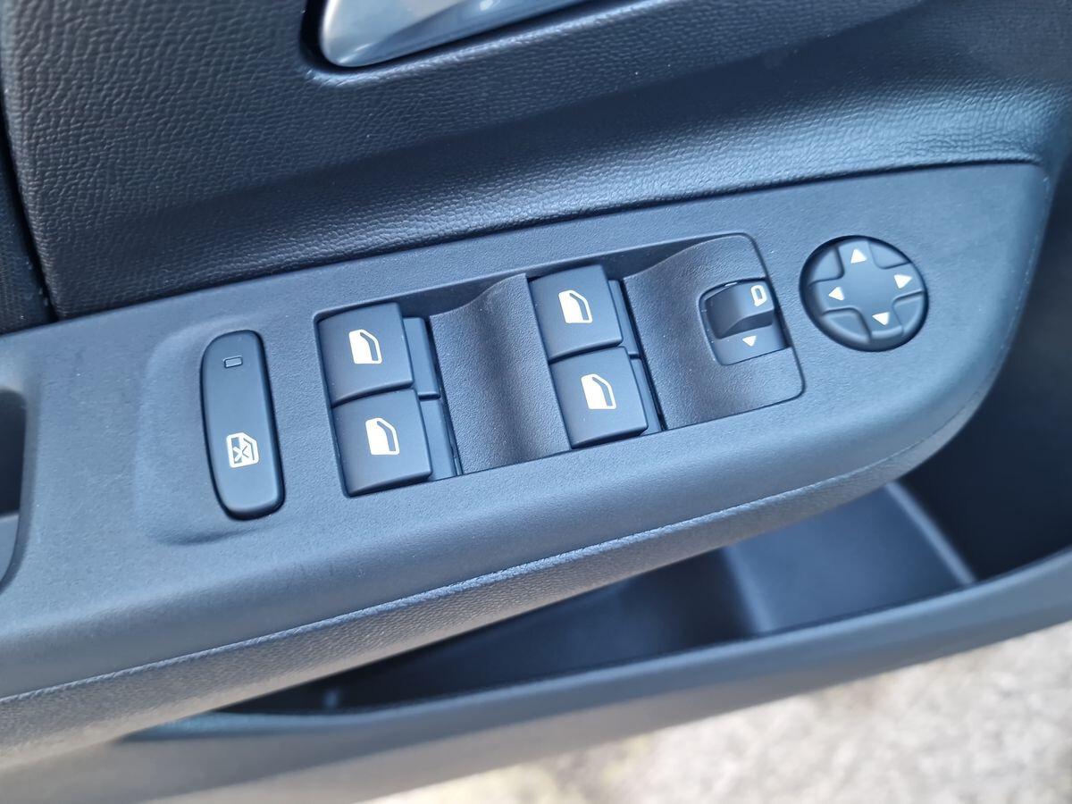 KM0 - NEW OPEL CORSA 1.2 EDITION