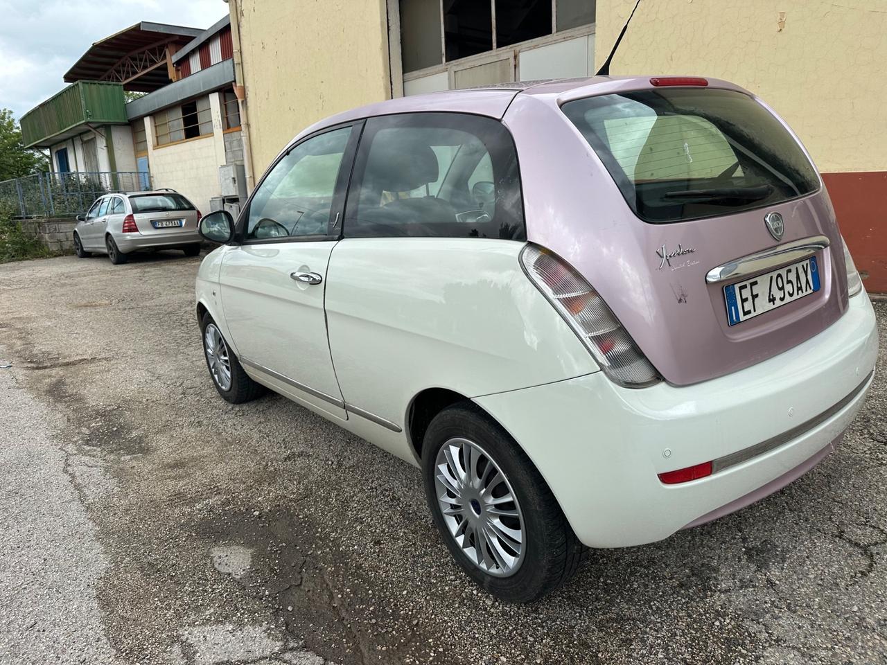 Lancia Ypsilon 1.3 MJT 75 CV Unyca