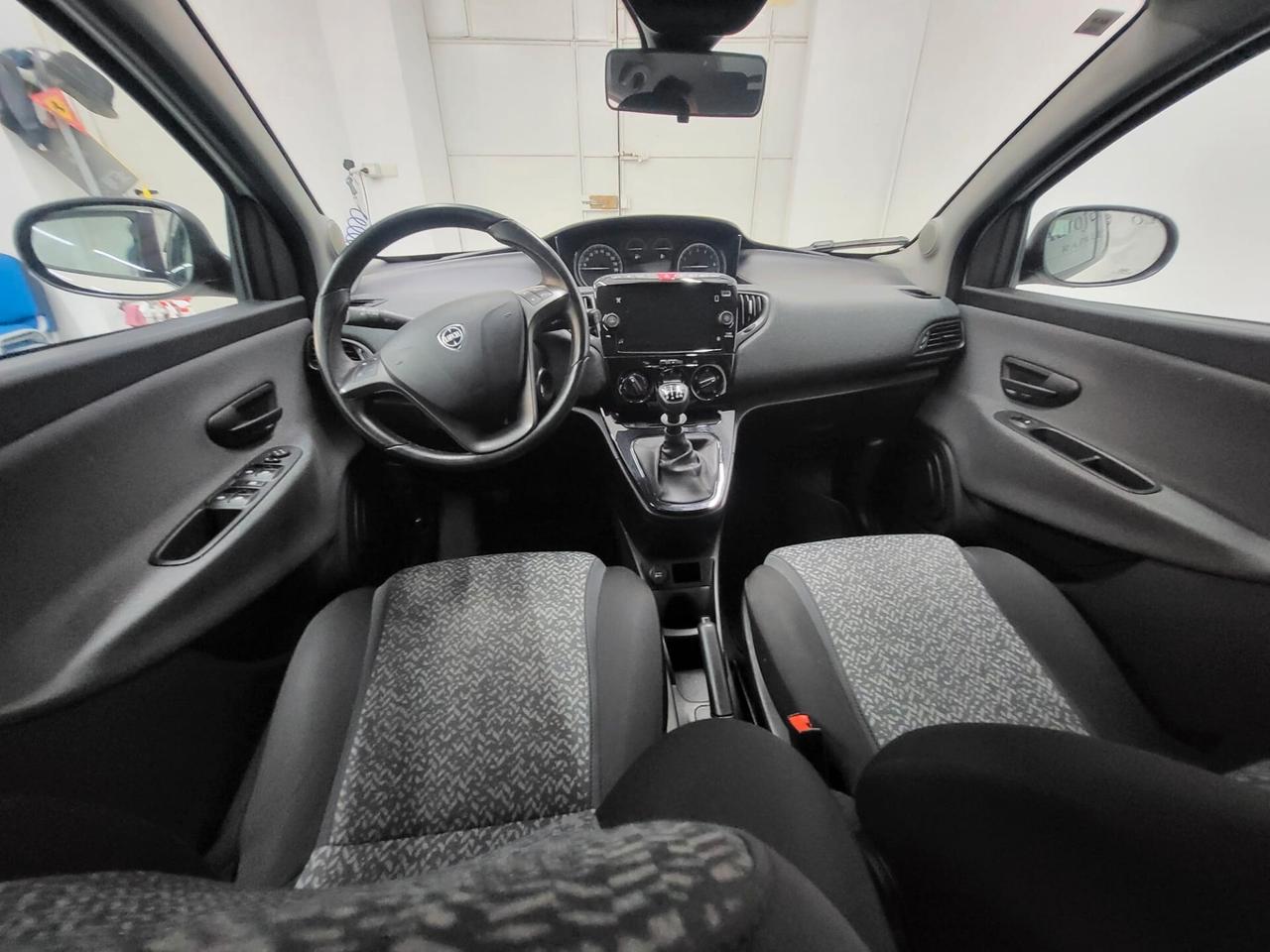 Lancia Ypsilon 1.0 FireFly 5 porte S&S Hybrid Ecochic A. Ferretti