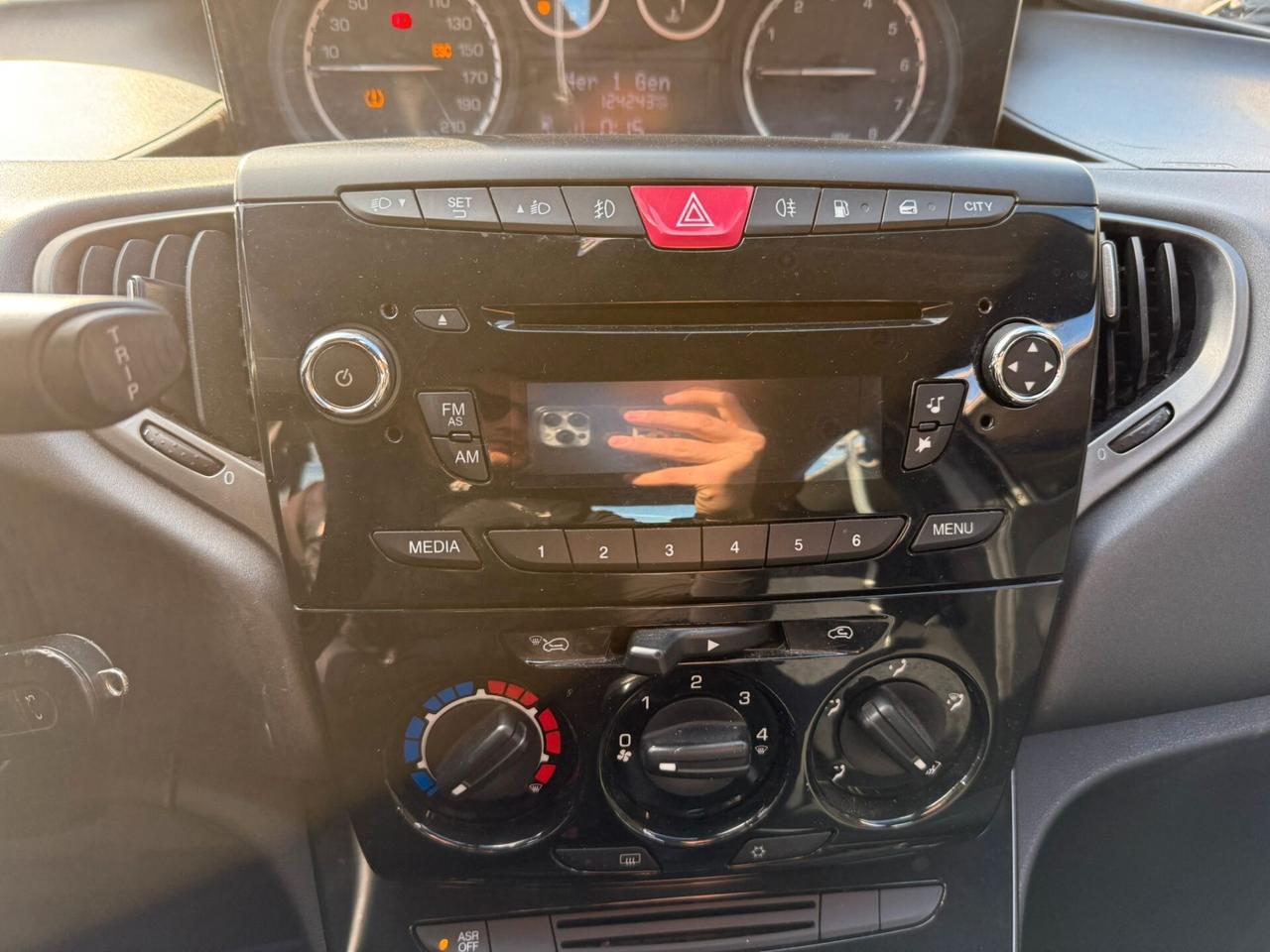 Lancia Ypsilon 1.2 69 CV 5 porte GPL Ecochic Elefantino