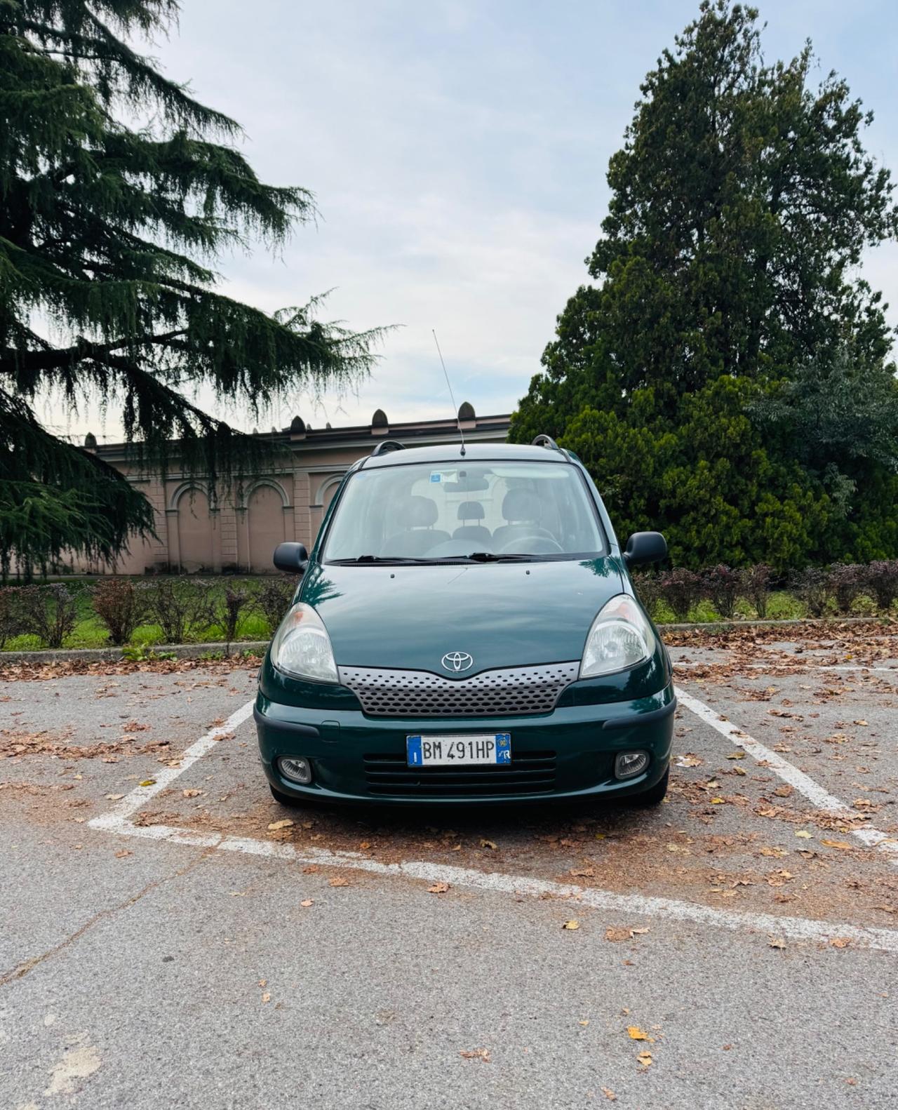 Toyota Yaris 1.3i 16V cat 5 porte Luna