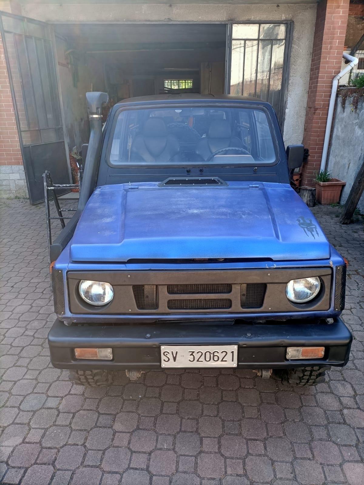 Suzuki SJ 413 SJ413 Berlina De Luxe