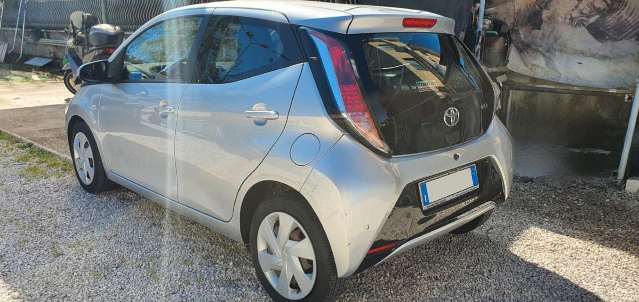 Toyota Aygo 1.0 VVT-i 69 CV 5 porte x-wave