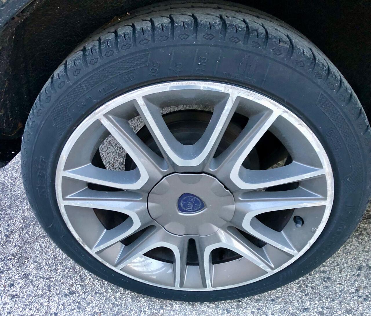 Lancia Ypsilon 1.2 Momo Design 60CV