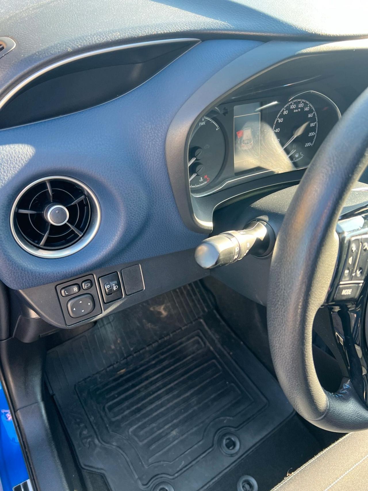 Toyota Yaris HYBRID