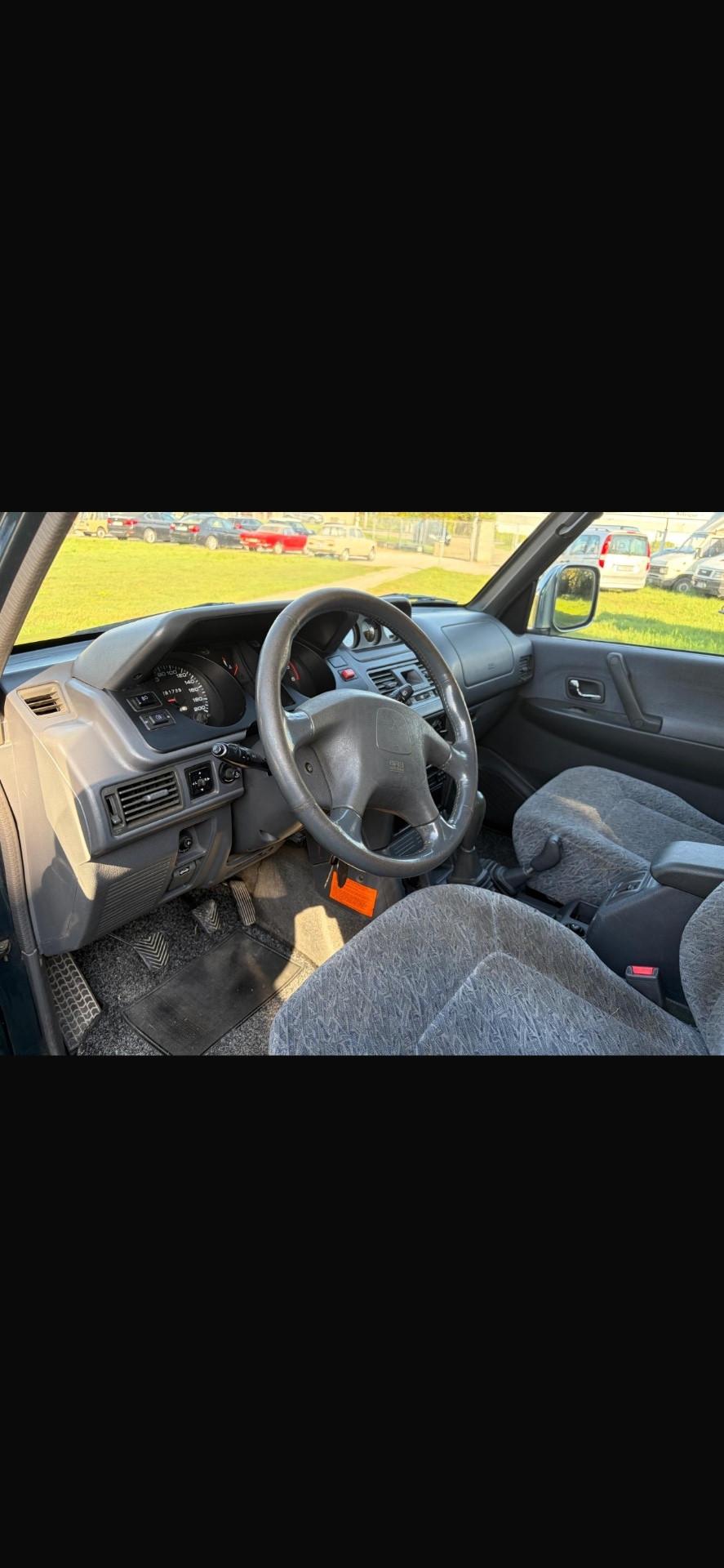 Mitsubishi Pajero 2.5 TDI Metal-top S.S. GLS Target