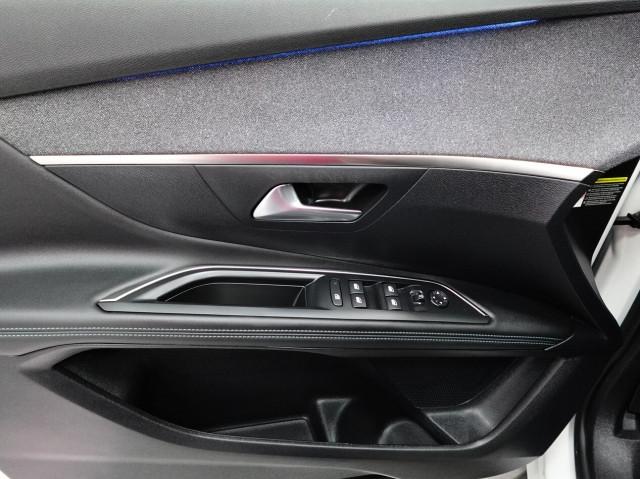 Peugeot 3008 II 1.5 BlueHDI 130 CV ALLURE