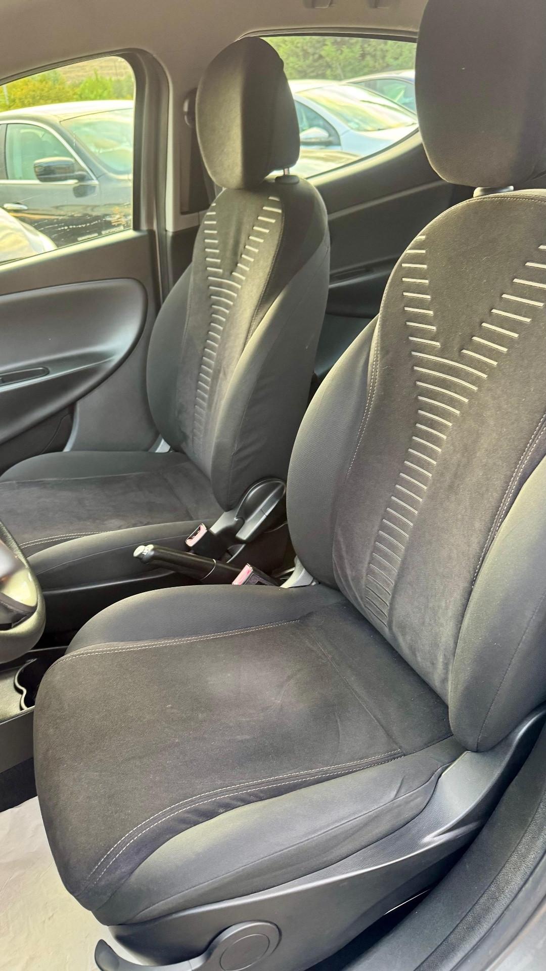Lancia Ypsilon 1.2 69 CV 5 porte S&S Platinum