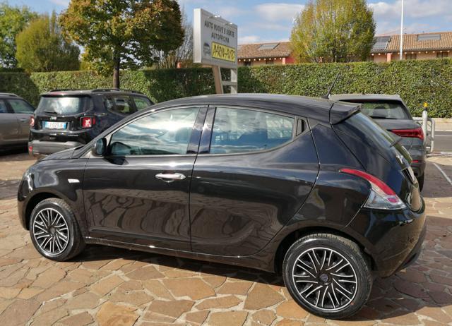 LANCIA Ypsilon 1.0 FireFly 5 porte S&S Hybrid Silver