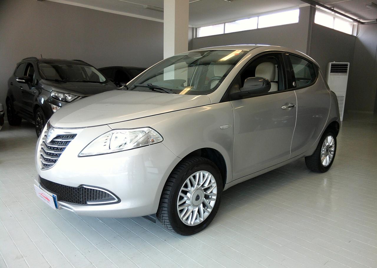 Lancia Ypsilon 0.9 TwinAir 85 CV 5 porte Metano Ecochic Gold NEOPATENTATI