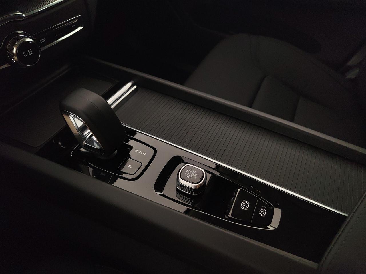 VOLVO XC60 2.0 t6 phev Core awd auto