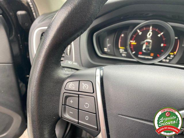 VOLVO V40 D3 Momentum